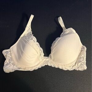 NWOT Natori White Lace Trim Bra